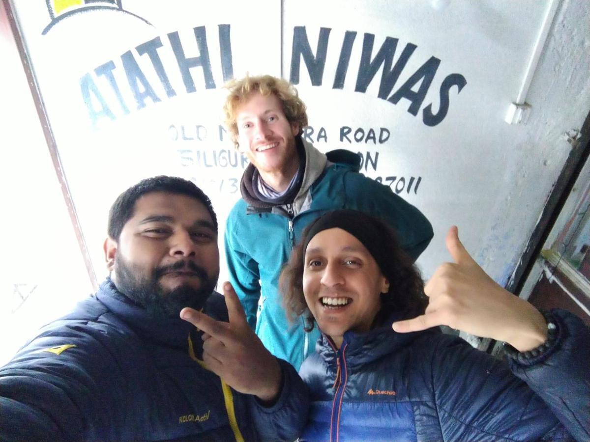 Atathi Niwas Guest House For Backpackers And Travellers Силигури Экстерьер фото